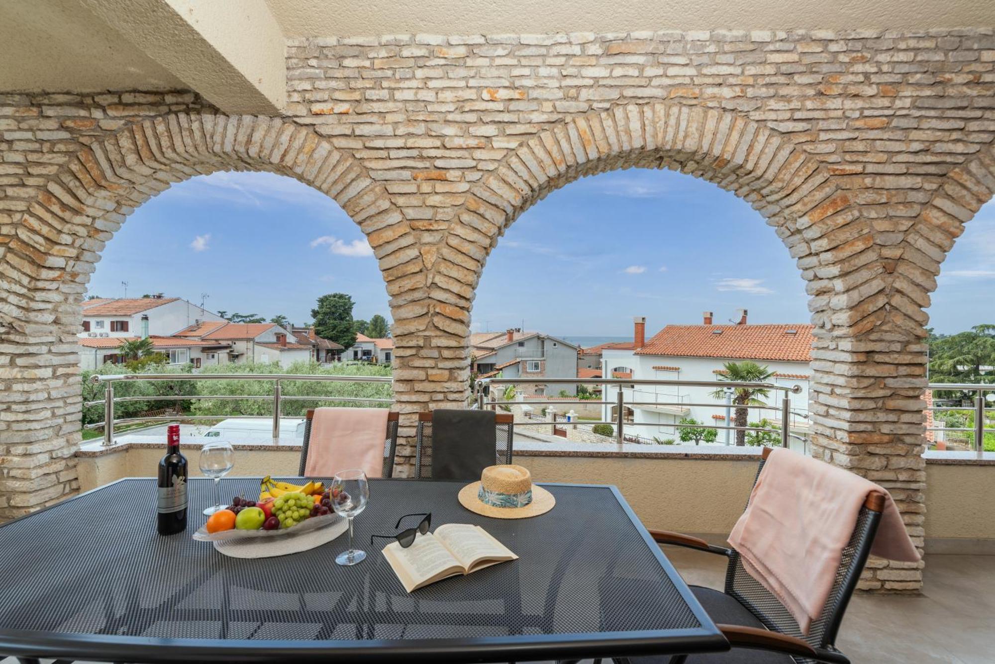 Apartments Marizela Πόρετς Εξωτερικό φωτογραφία