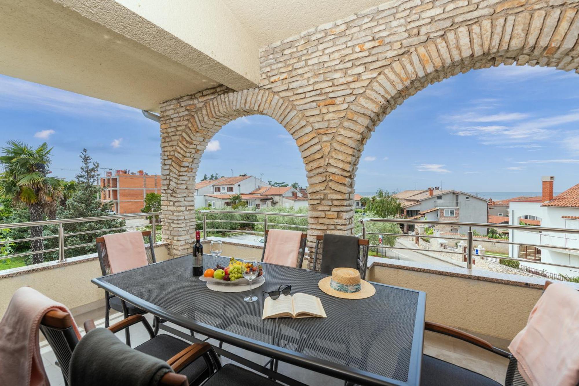 Apartments Marizela Πόρετς Εξωτερικό φωτογραφία