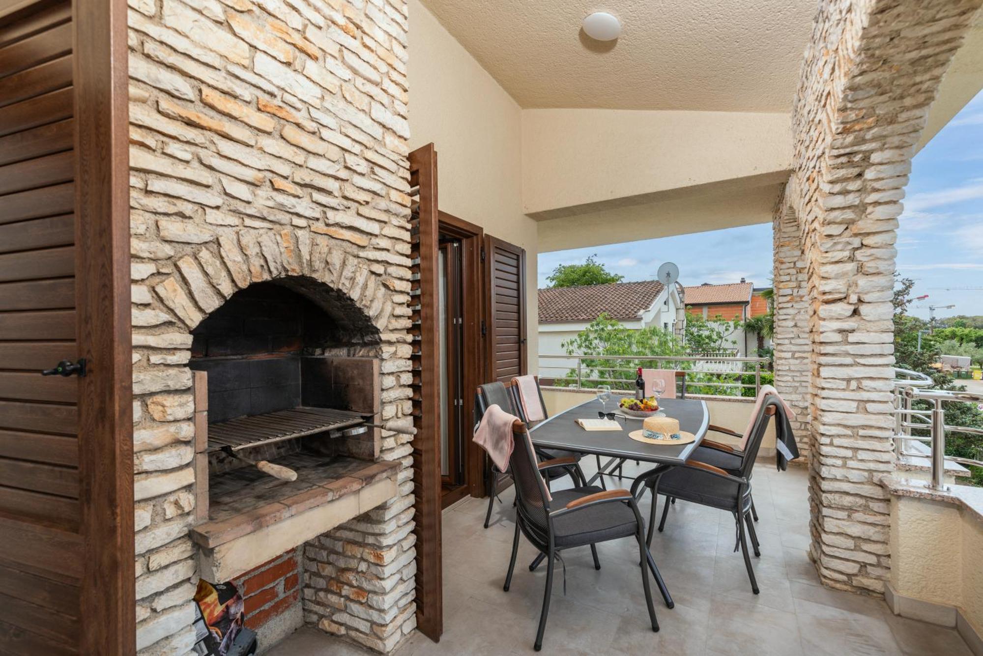 Apartments Marizela Πόρετς Εξωτερικό φωτογραφία