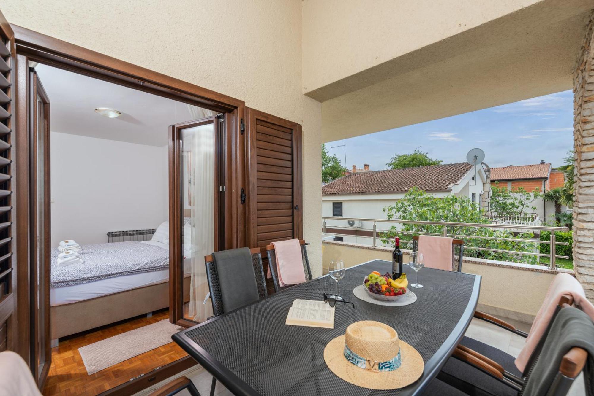 Apartments Marizela Πόρετς Εξωτερικό φωτογραφία