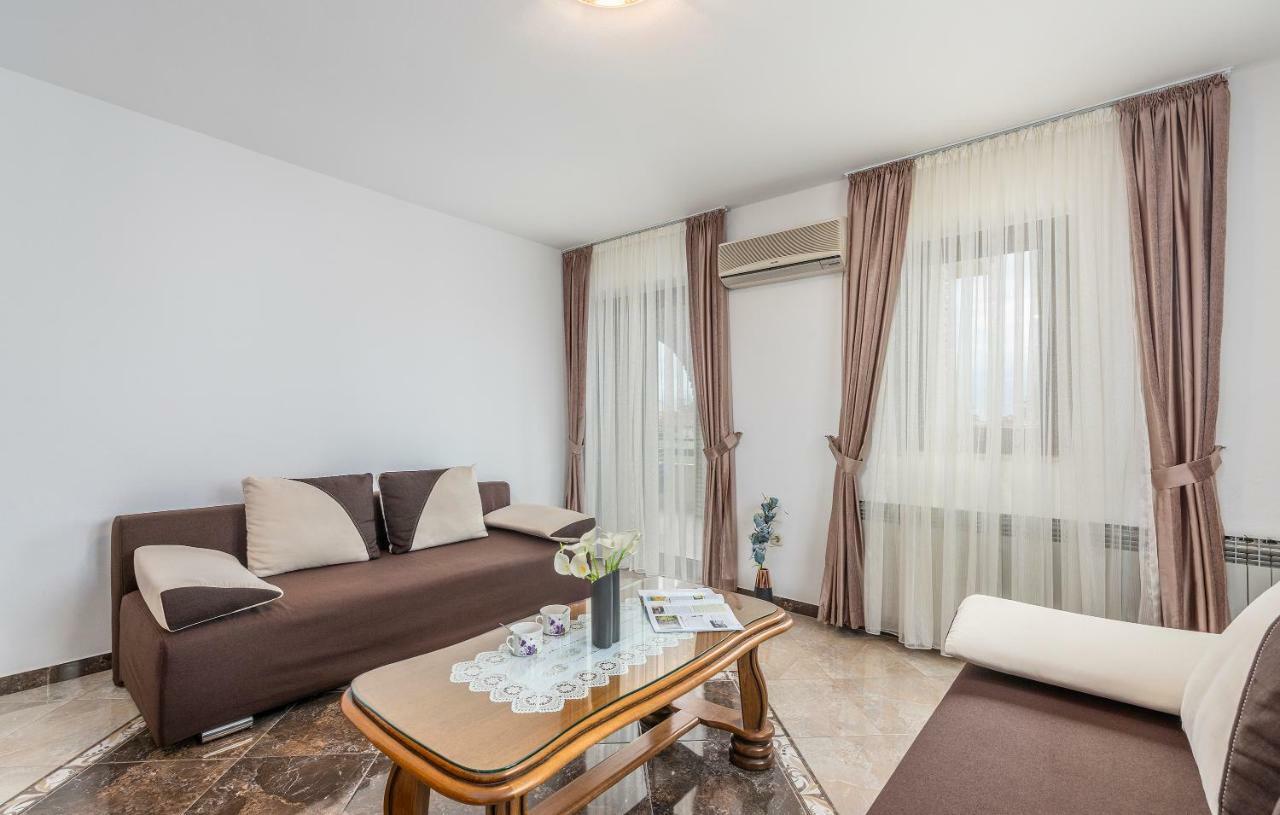 Apartments Marizela Πόρετς Εξωτερικό φωτογραφία